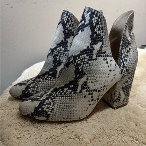 Snakeskin Patterned Women's Ankle Boots